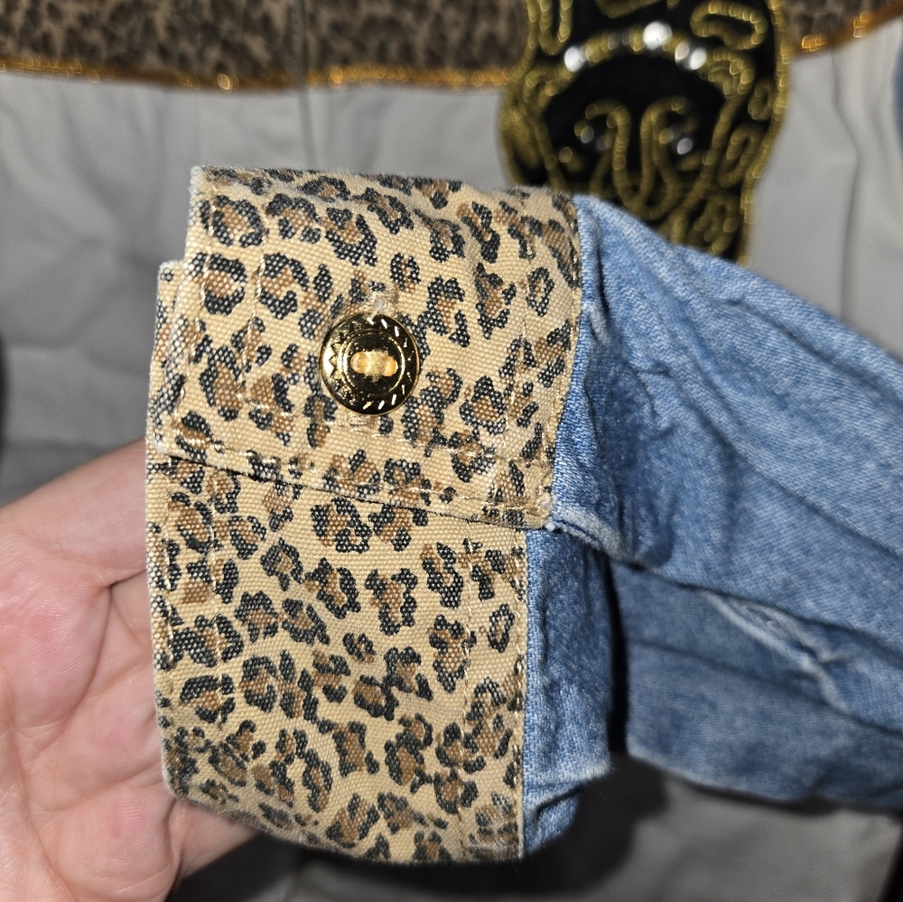 Women's Y2K Vintage Leopard Denim Button-Up Shirt Size 9/10 - Picture 6 of 10